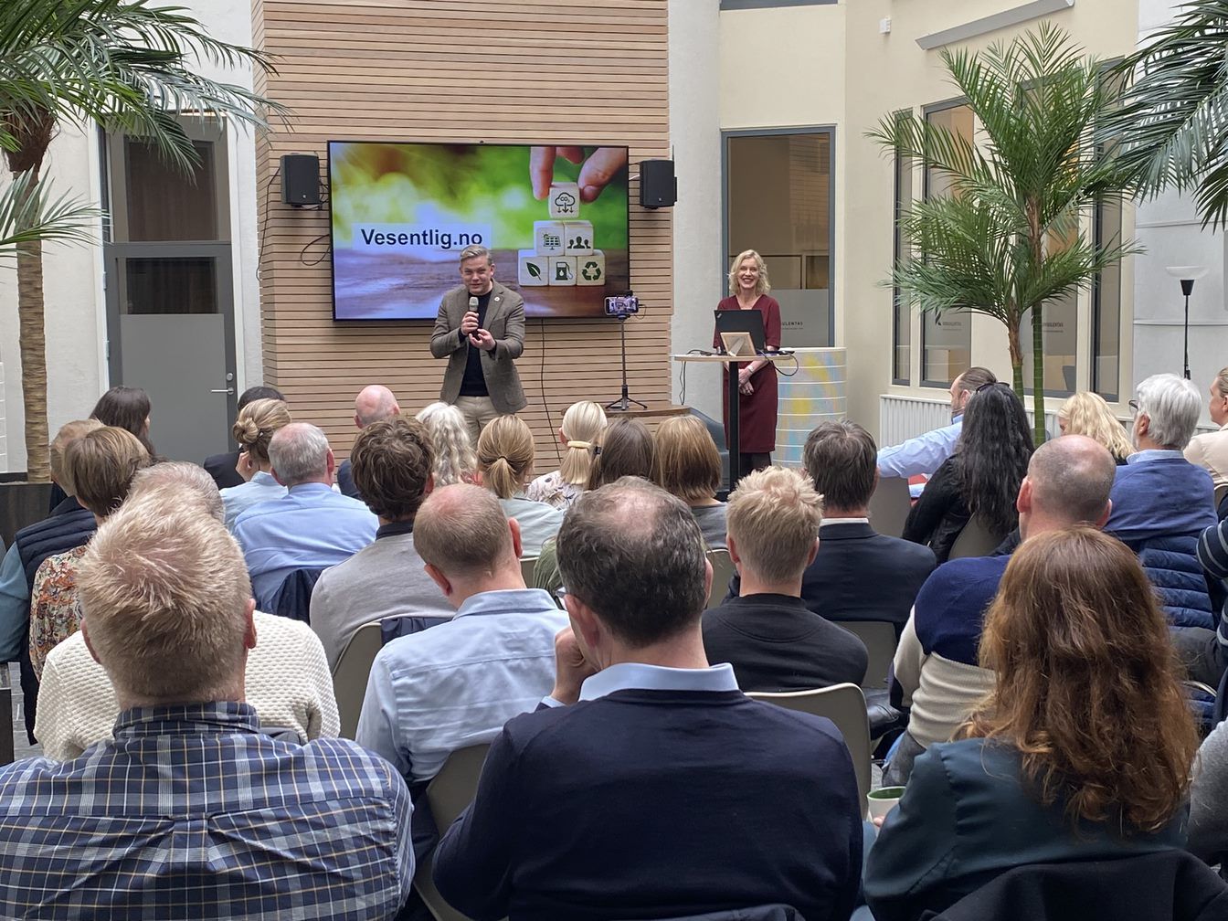 Publikum og innledere under lanseringen. Illustrasjonsbilde,