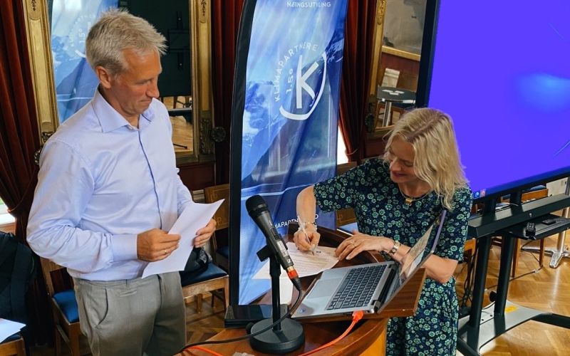 Ann-Kristin Ytreberg signerer opprop