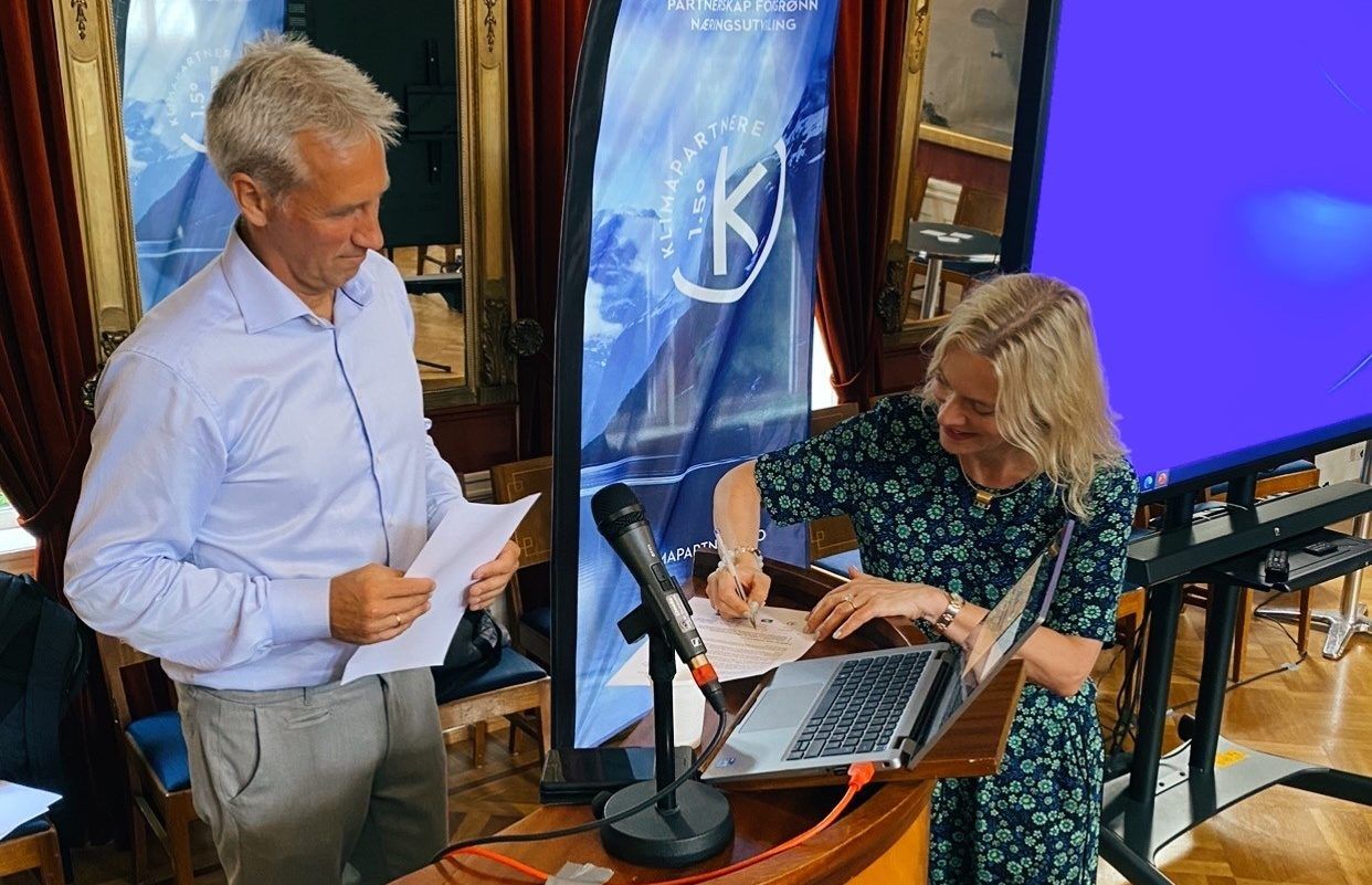 Ann-Kristin Ytreberg signerer opprop