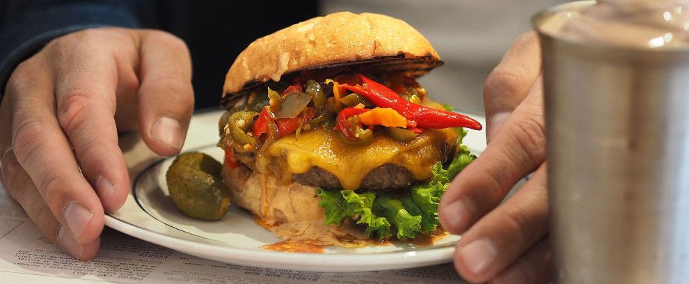 hamburger på tallerken