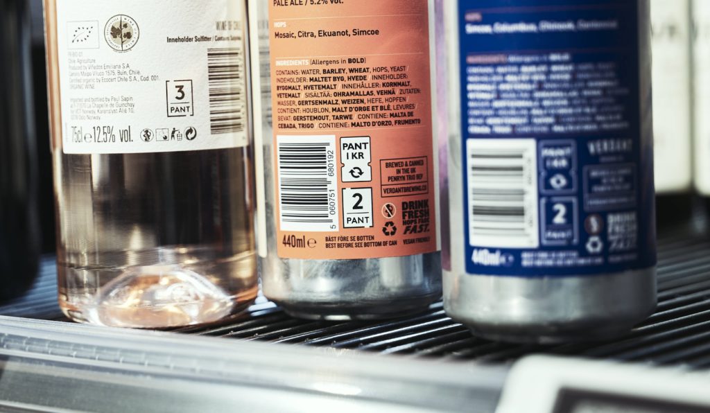 Bilder av tre flaskeetiketter med beskrivelse