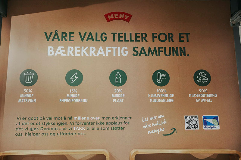Plakat med info om bærekraft i Meny